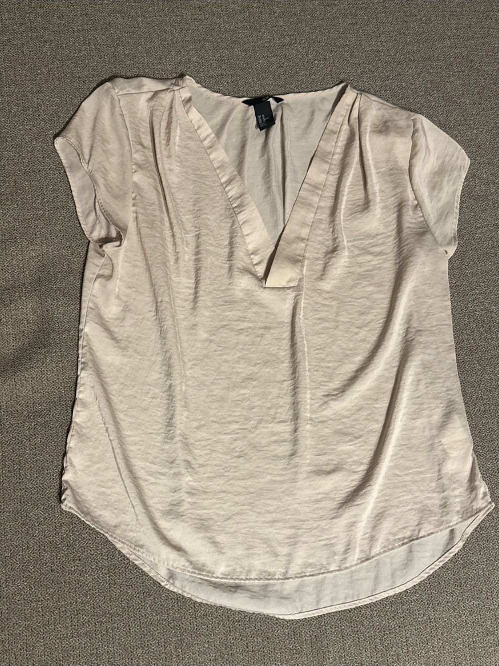 H&M Cream V-Neck Cap Sleeve Blouse